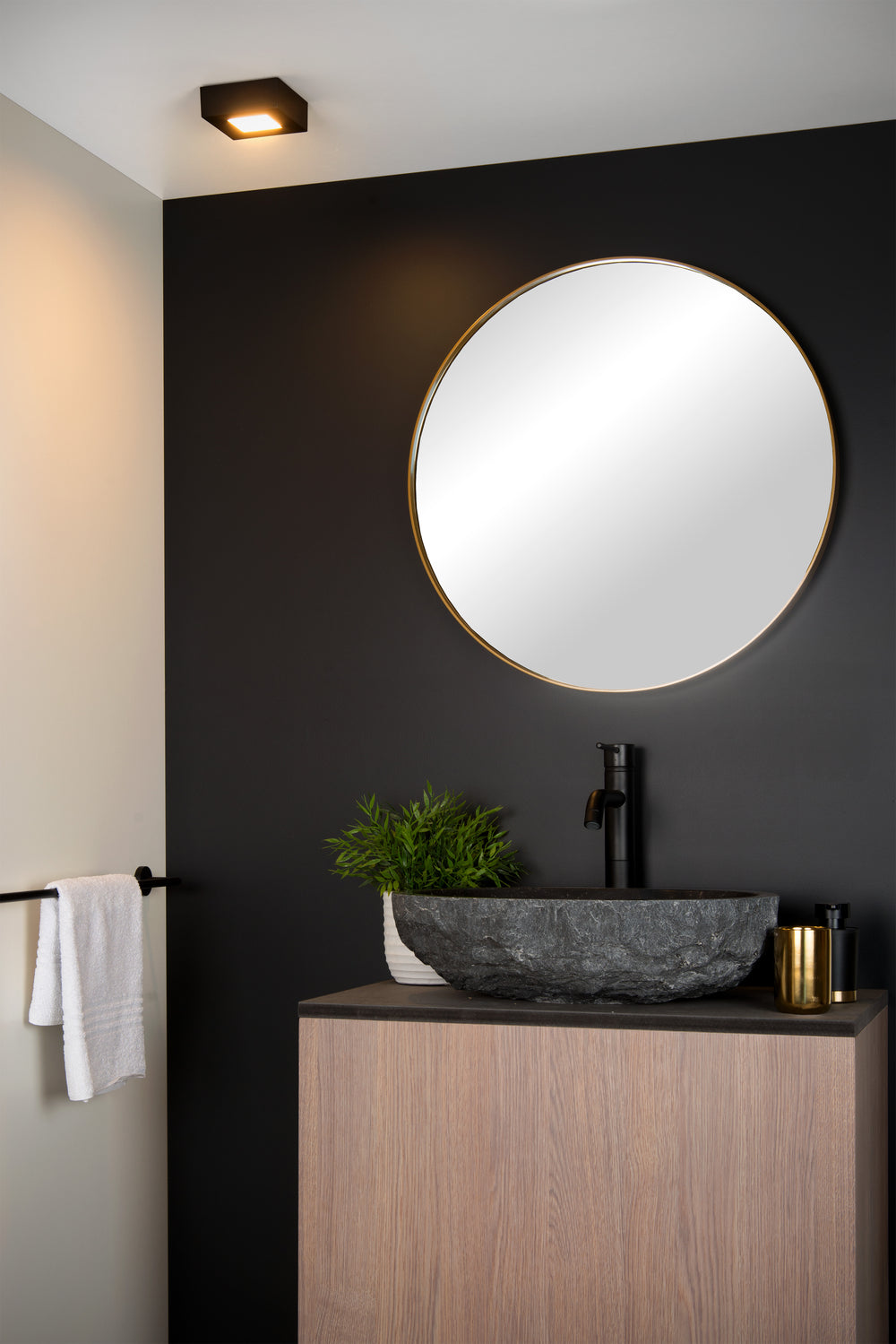 Plafonnier de salle de bain Lucide BRICE LED, dimmable 8W 3000K, IP44, finition carrée noire