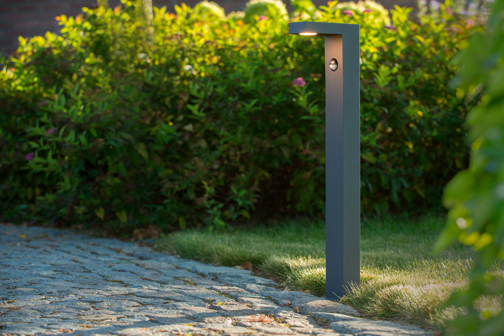 Lucide TEXAS-IR LED sokkellamp 7W 3000K IP54 met bewegings- en dag/nachtsensor Donkergrijs