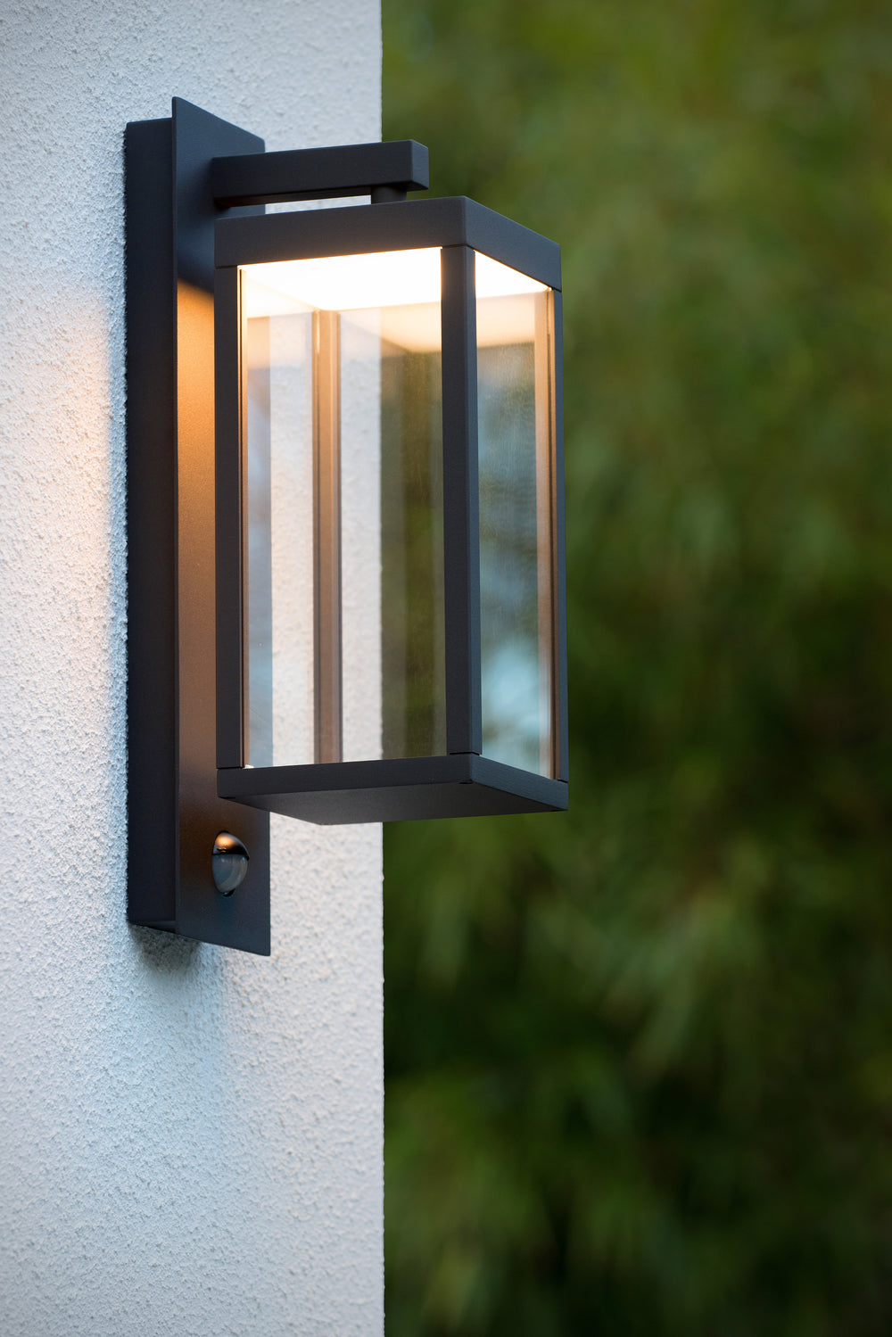 Lucide CLAIRETTE LED wandlamp 13W 3000K IP54 met PIR bewegingssensor en antraciet behuizing
