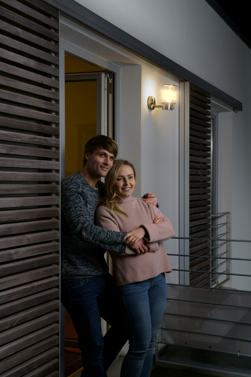 Ledvance ENDURA Classic Post Sensor Up E27 roestvrijstalen buitenwandlamp IP44 met bewegings- en lichtsensor