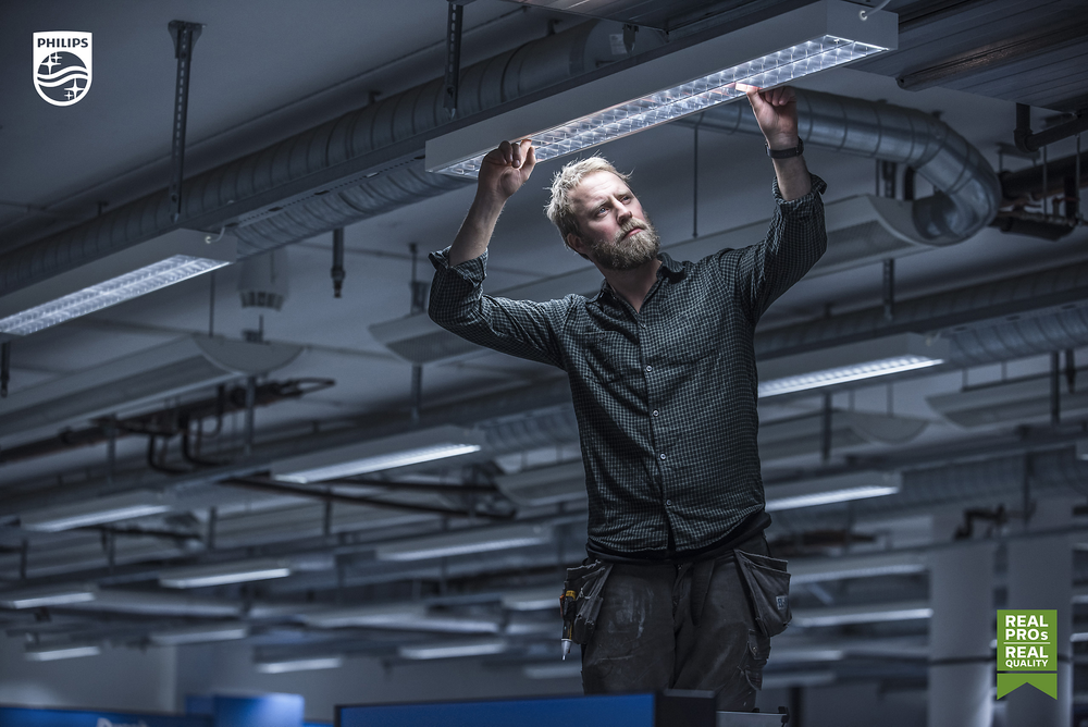 Philips CorePro LEDtube 1500mm 20W T8 3000K G13 2050 lumens IRC 80 240° verre mat CE RoHS