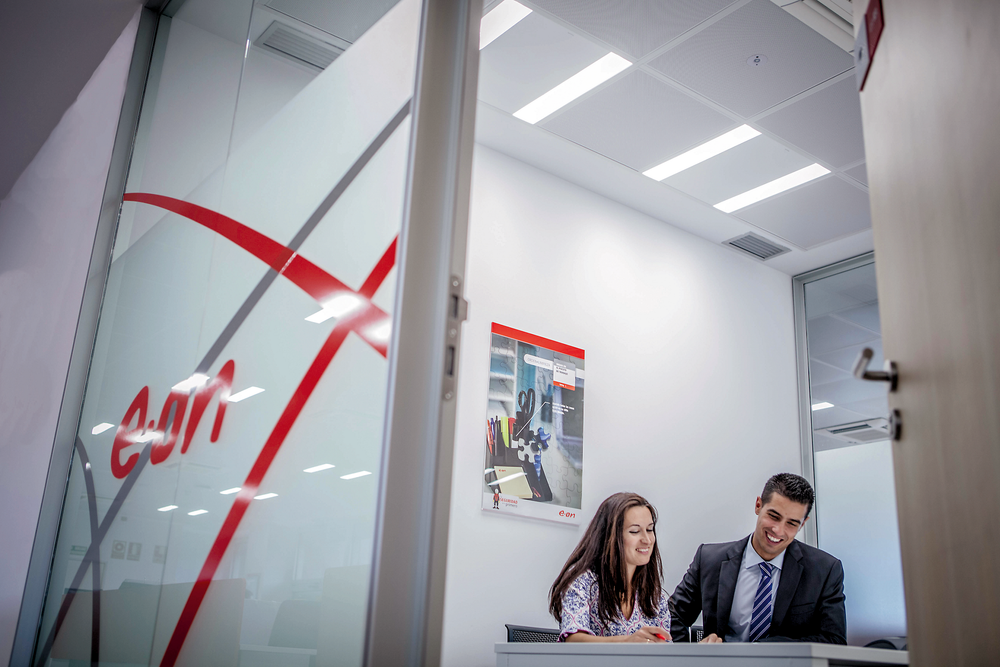 Philips CoreLine RC136B Panneau LED 22W-31W 3000K 2800-4000 lumens 597x597mm Blanc IP20/44 UGR25